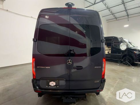 Used 2022 Mercedes-Benz Sprinter 2500 image 12