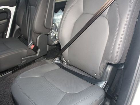 New 2025 Land Rover Defender 130 X-Dynamic SE image 21