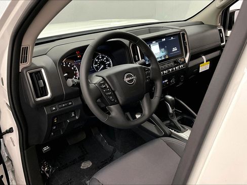 New 2025 Nissan Frontier SV w/ SV Convenience Package RWD image 7