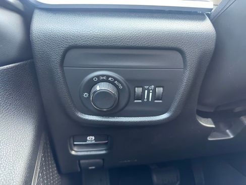 Used 2025 Jeep Grand Cherokee Altitude image 29