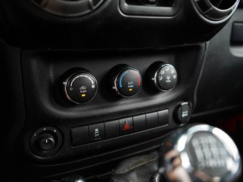 Used 2017 Jeep Wrangler Unlimited Sport w/ Quick Order Package 23S AWD/4WD image 24