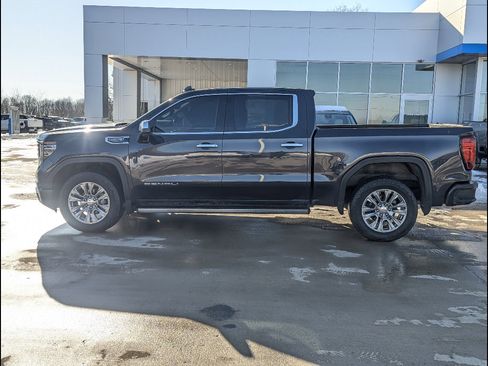 Used 2024 GMC Sierra 1500 Denali w/ Technology Package AWD/4WD image 9