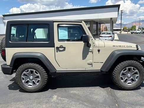 Used 2018 Jeep Wrangler Rubicon w/ Power Convenience Group AWD/4WD image 2