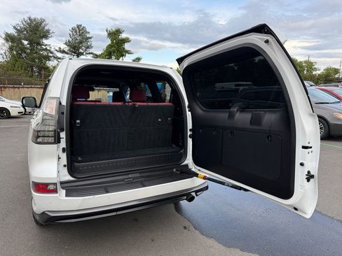 Used 2023 Lexus GX 460 Premium w/ Accessory Package AWD/4WD image 30