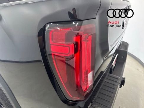 Used 2022 GMC Sierra 2500 Denali w/ Denali Black Diamond Edition image 13