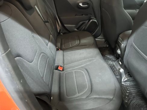 Certified 2021 Jeep Renegade Latitude w/ Convenience Group image 31