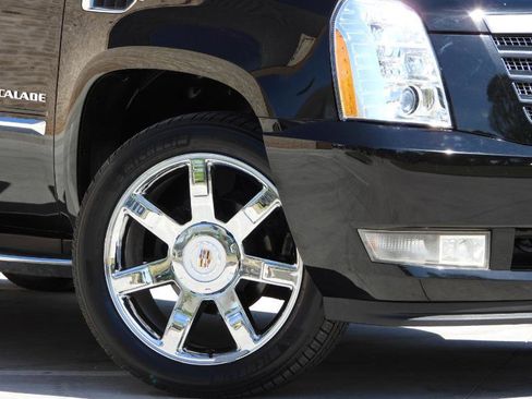 Used 2013 Cadillac Escalade Luxury image 13