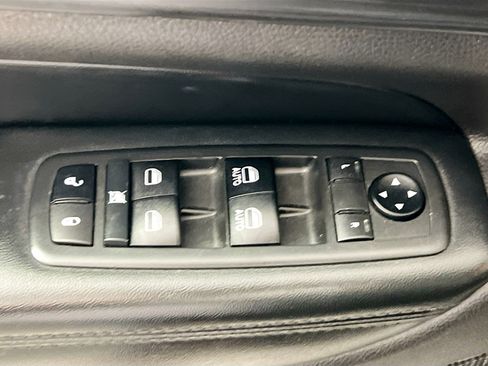 Used 2019 Jeep Grand Cherokee Laredo image 16