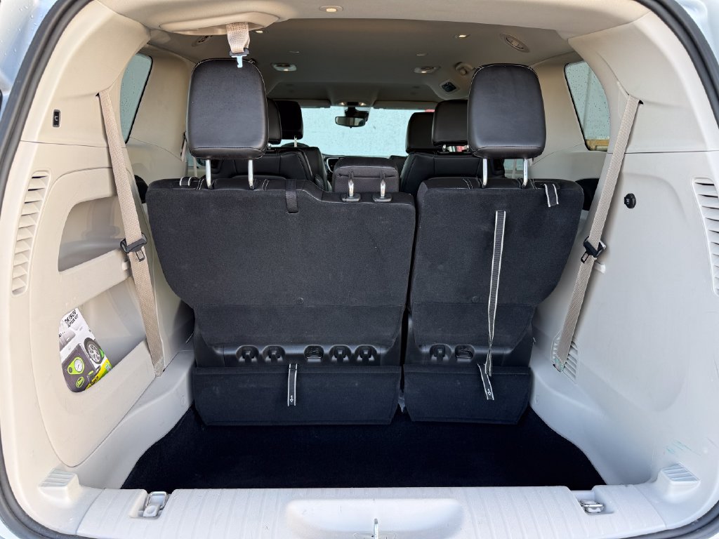 Used 2024 Chrysler Pacifica Touring-L FWD image 12