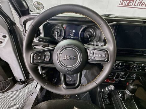 Used 2024 Jeep Wrangler Unlimited AWD/4WD image 18