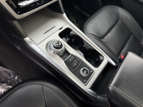 Certified 2022 Ford Explorer XLT w/ Equipment Group 202A image 15