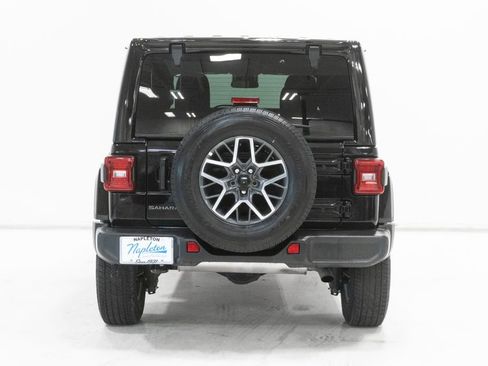 Used 2025 Jeep Wrangler Unlimited Sahara AWD/4WD image 26