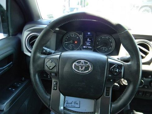 Used 2021 Toyota Tacoma TRD Off-Road w/ Technology Package AWD/4WD image 14