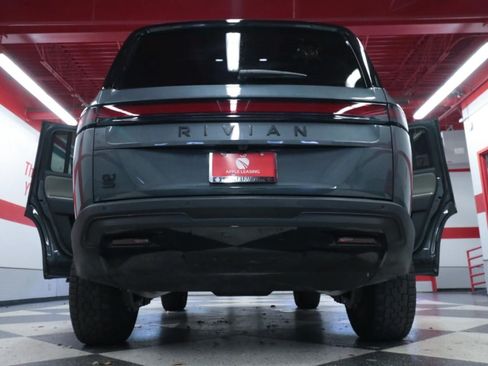 Used 2024 Rivian R1S Adventure Dual AWD/4WD image 31