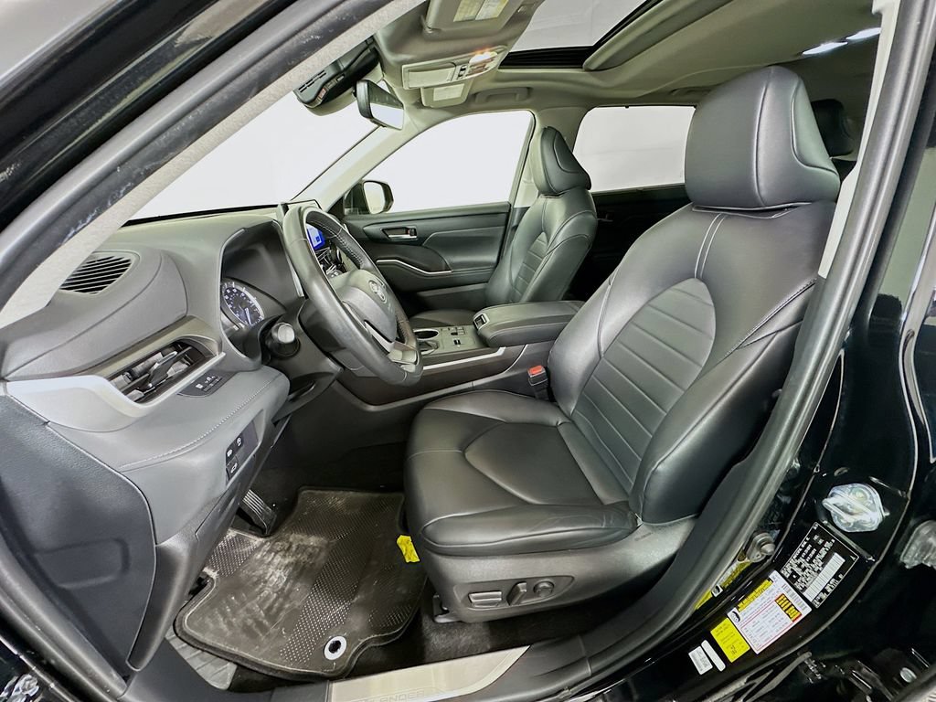 Used 2024 Toyota Highlander XLE FWD image 20