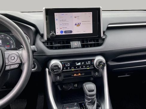 Used 2025 Toyota RAV4 XLE FWD image 8
