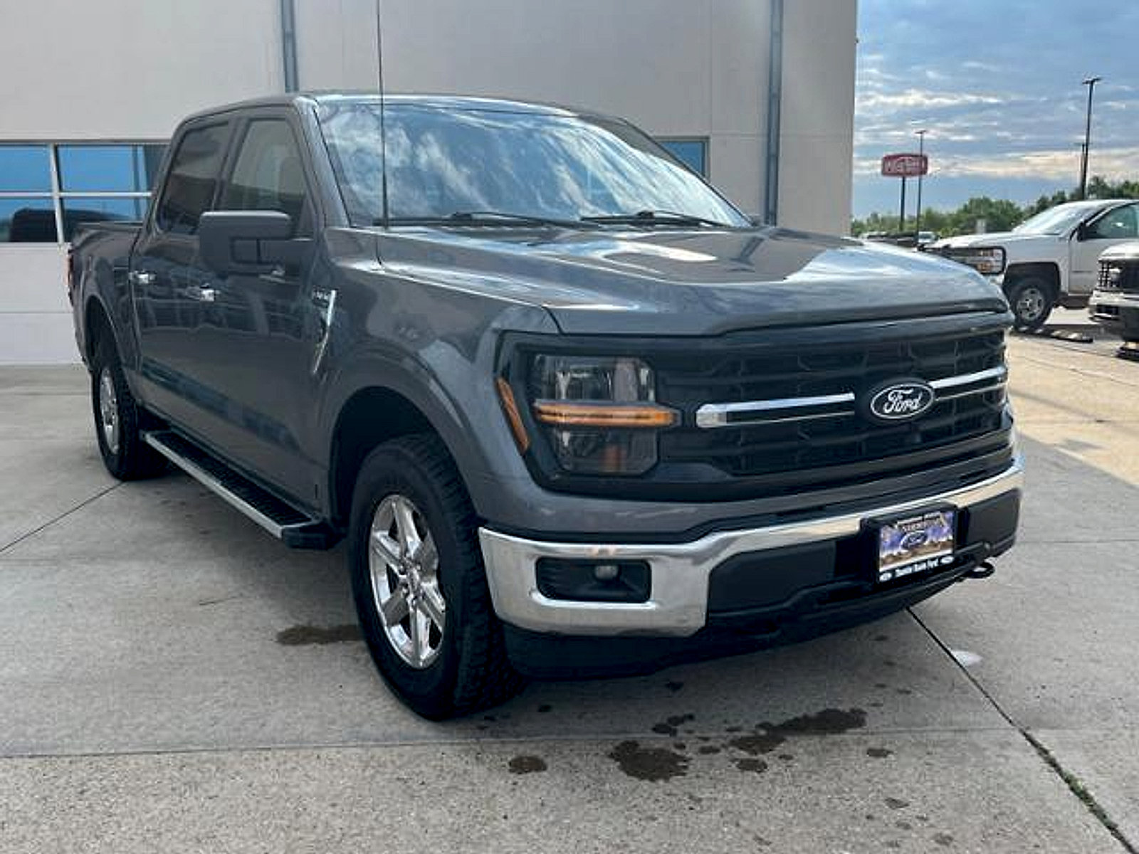 Used 2024 Ford F150 XLT AWD/4WD image 3