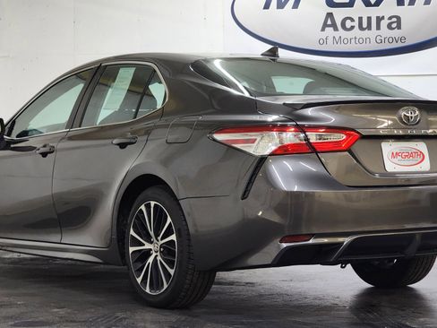 Used 2020 Toyota Camry SE FWD image 8