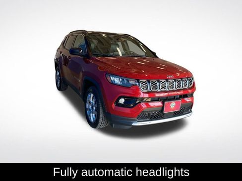 Used 2025 Jeep Compass Limited image 15