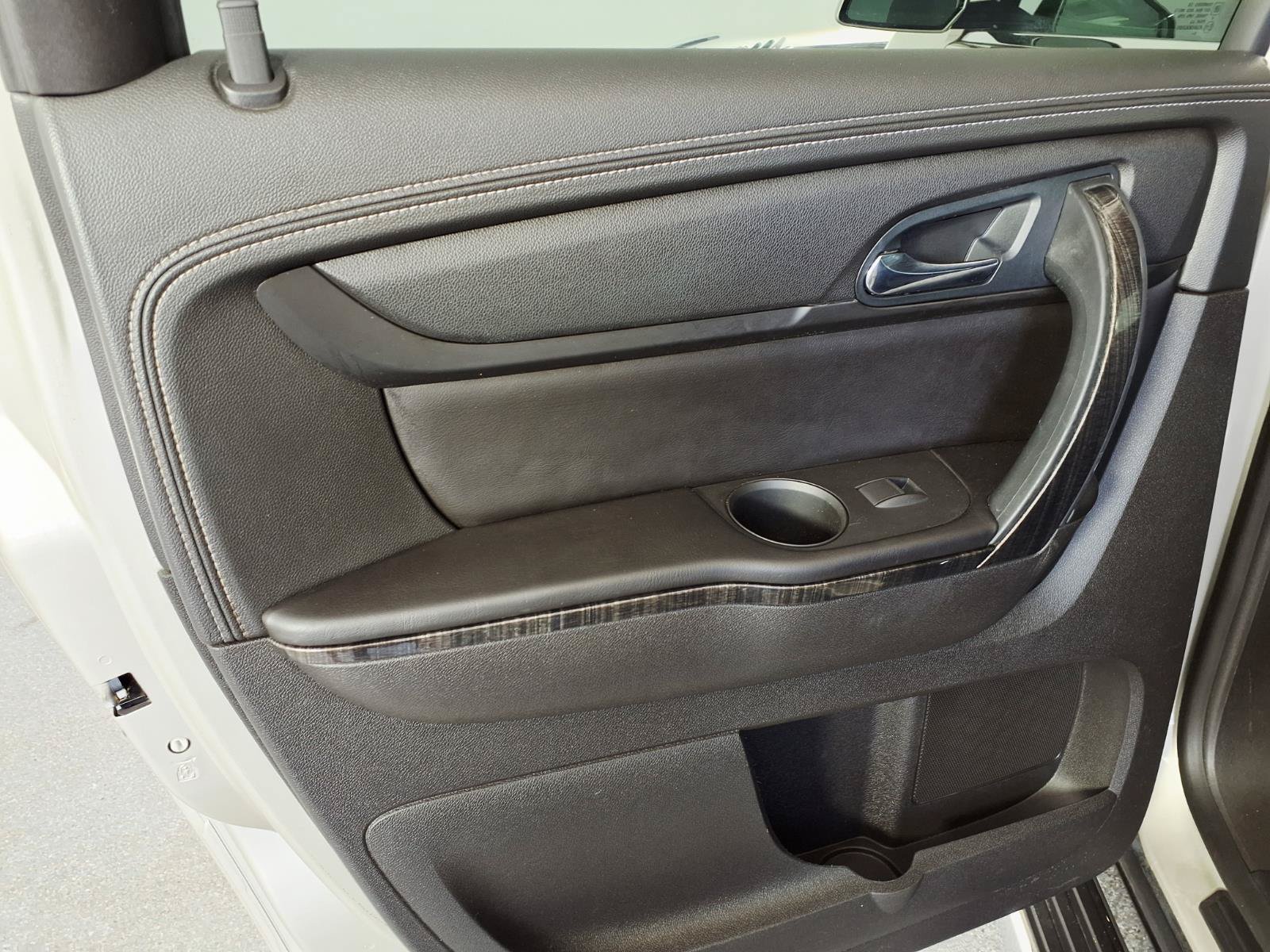Used 2014 GMC Acadia SLT w/ Technology Package AWD/4WD image 24