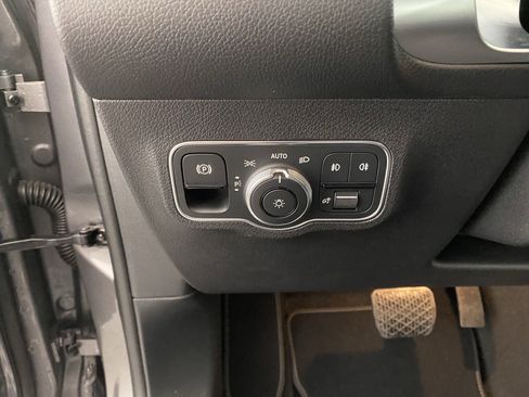 Used 2025 Mercedes-Benz GLB 250 4MATIC image 18