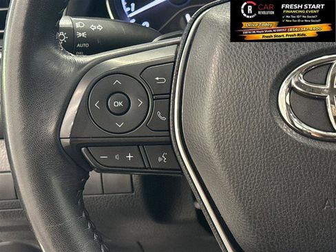 Used 2019 Toyota Camry SE w/ Convenience Package FWD image 30