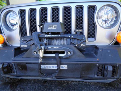 Used 2021 Jeep Wrangler Unlimited Rubicon AWD/4WD image 9