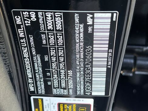 Used 2016 Mercedes-Benz GL 63 AMG 4MATIC image 30