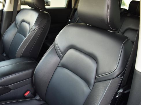 Used 2024 Nissan Pathfinder SL FWD image 28