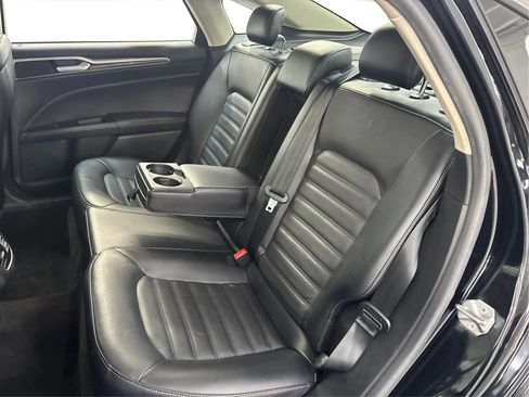 Used 2018 Ford Fusion SE w/ Fusion SE Technology Package image 14