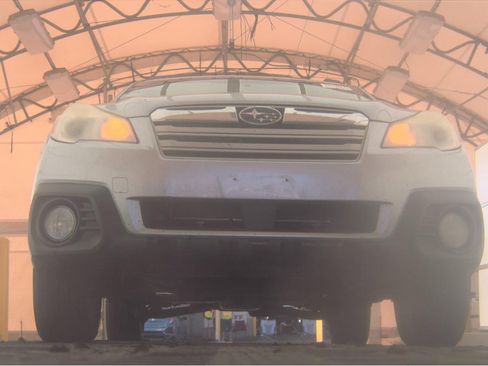 Used 2013 Subaru Outback 2.5i Premium w/ All-Weather Pkg image 3