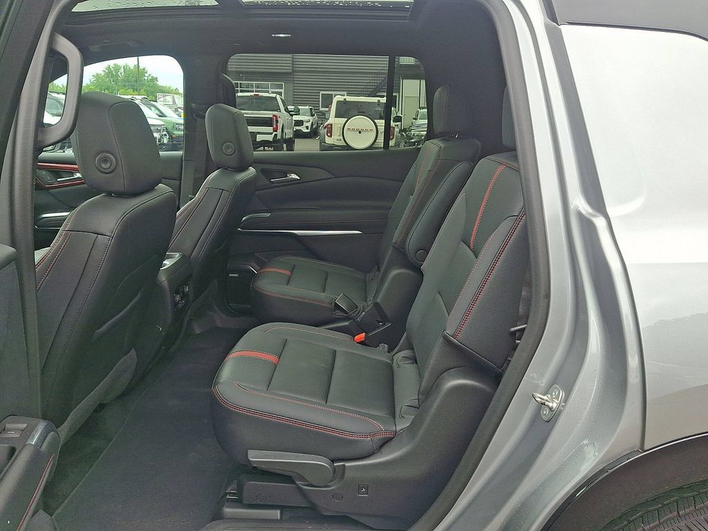 Used 2024 Chevrolet Traverse RS AWD/4WD image 10