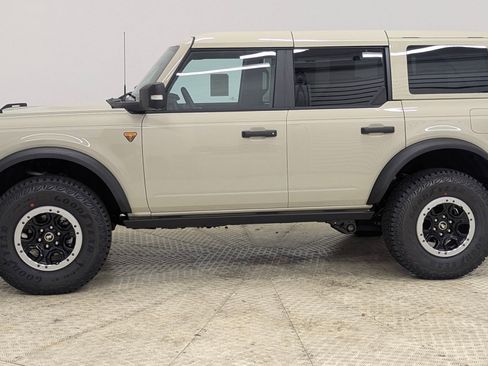 New 2025 Ford Bronco Badlands image 2