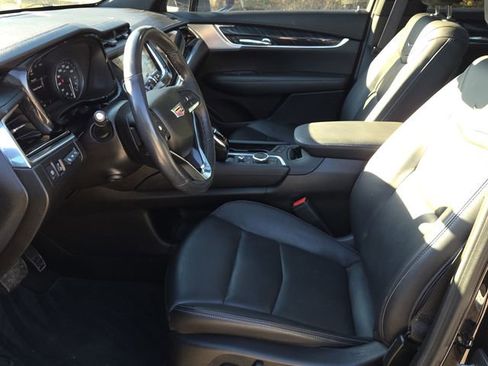 Used 2023 Cadillac XT6 Premium Luxury w/ Technology Package FWD image 19