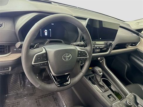 Used 2024 Toyota Grand Highlander Platinum image 9