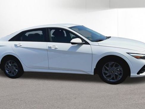 Used 2025 Hyundai Elantra Blue FWD image 86