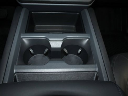 Used 2025 Land Rover Defender 110 X-Dynamic SE image 33