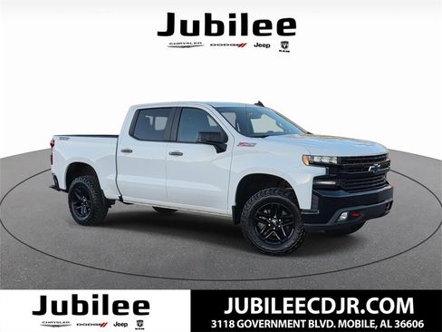 Used 2021 Chevrolet Silverado 1500 LT Trail Boss w/ Convenience Package II image 1