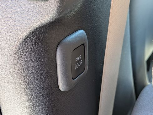 Used 2021 Toyota Sienna Limited FWD image 15
