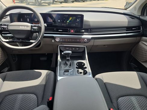 New 2027 Kia Carnival LX FWD image 12