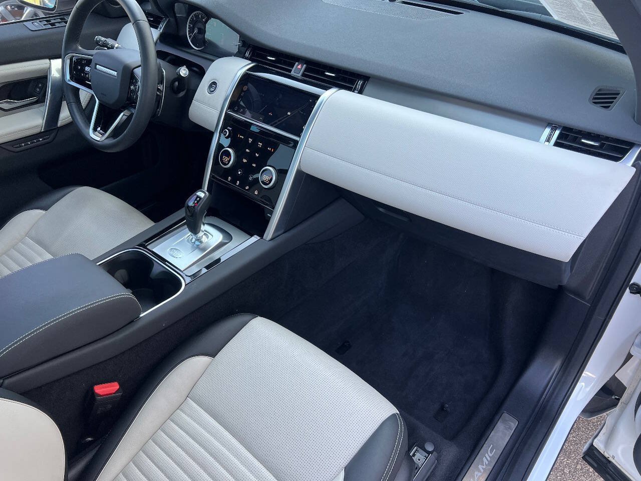 Used 2023 Land Rover Discovery Sport SE R-Dynamic AWD/4WD image 20