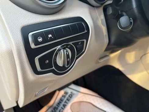 Used 2018 Mercedes-Benz GLC 300 4MATIC image 23