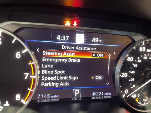 Used 2024 Nissan Altima 2.5 SV w/ SV Premium Package AWD/4WD image 9