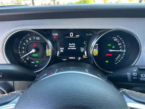 Used 2022 Jeep Wrangler Unlimited Sahara image 21