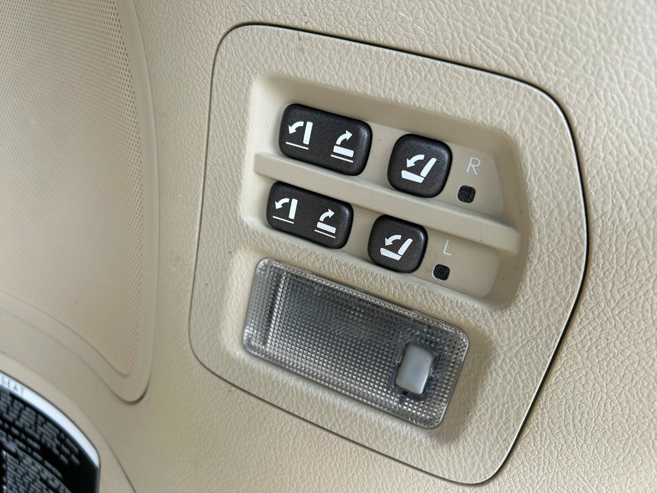 Used 2013 Lexus LX 570 4WD w/ Luxury Pkg image 21