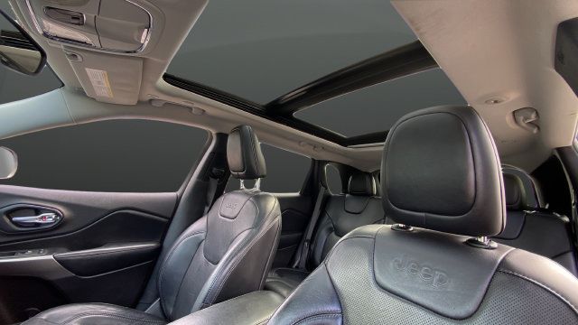 Used 2019 Jeep Cherokee Limited AWD/4WD image 12
