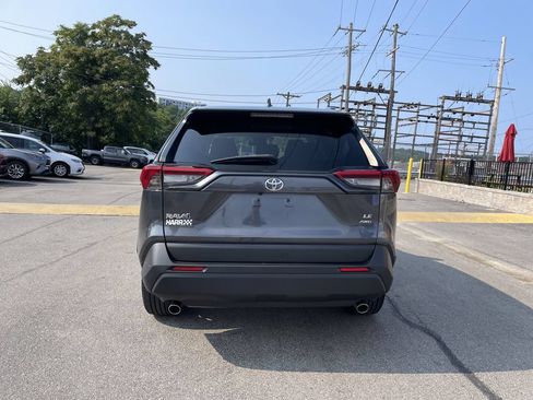 Used 2019 Toyota RAV4 LE w/ All Weather Liner Package AWD/4WD image 4
