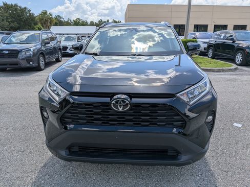 Used 2020 Toyota RAV4 XLE Premium FWD image 9