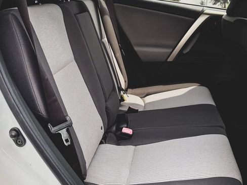 Used 2015 Toyota RAV4 LE FWD image 24