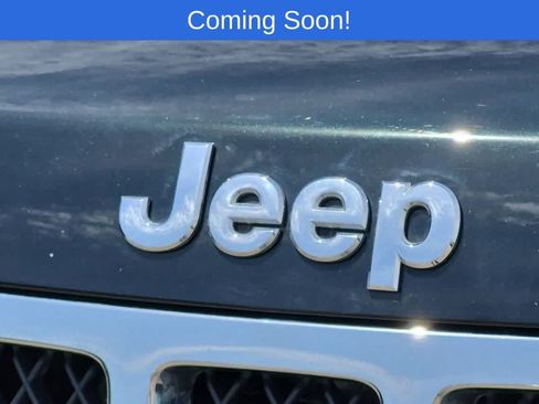 Used 2013 Jeep Grand Cherokee Overland AWD/4WD image 11